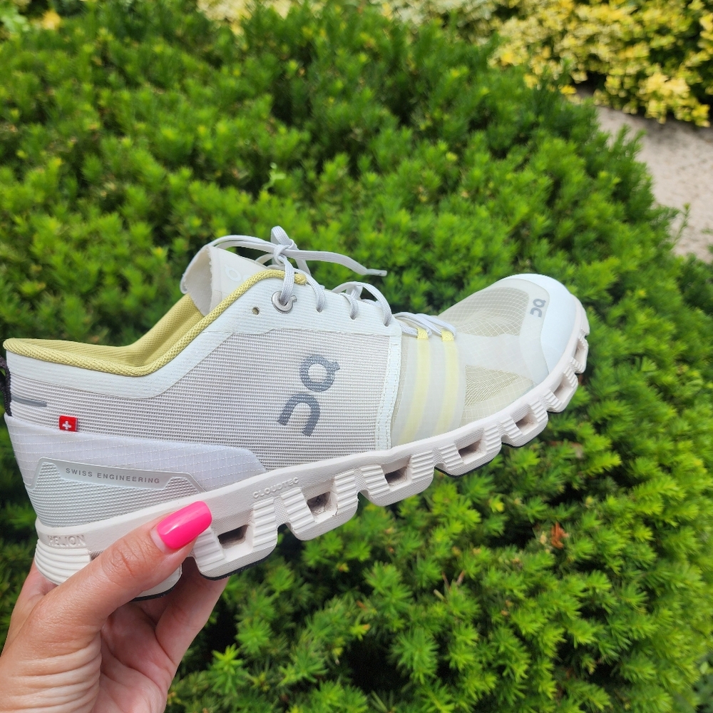 Women's On Running X Shift Size 11 - Picture 9 of 9